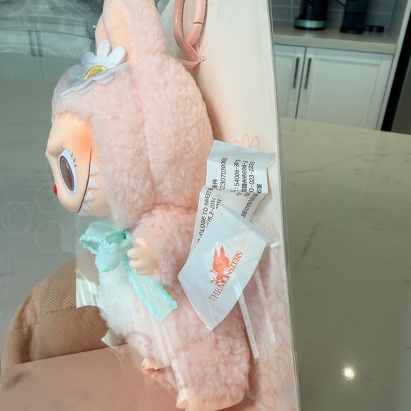 POP MART Mokoko Close to Sweet Doll NWT - Picture 2 of 6